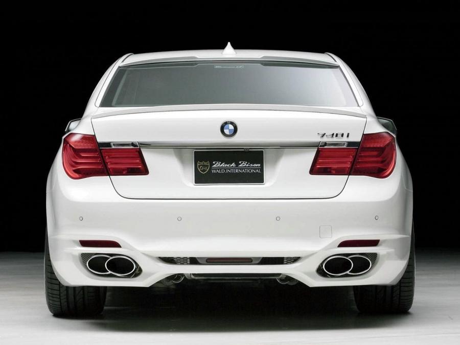  BMW 740i Black Bison by Wald 2010 года  (фото 2 из 7)